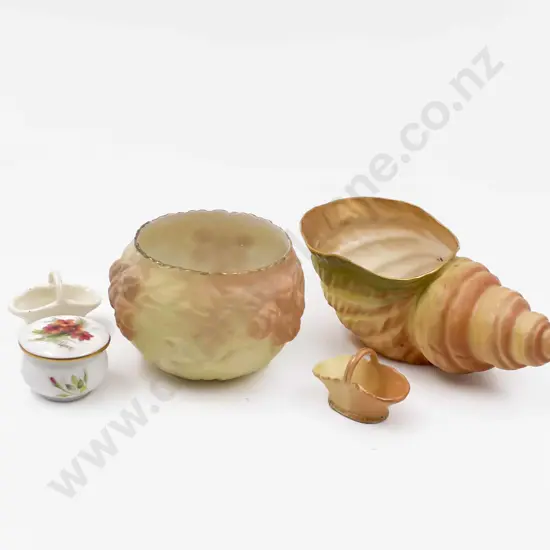 RW Moulded Shell Posy Vase