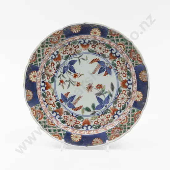 Attractive Japanese Edo Period Imari Shallow Bowl