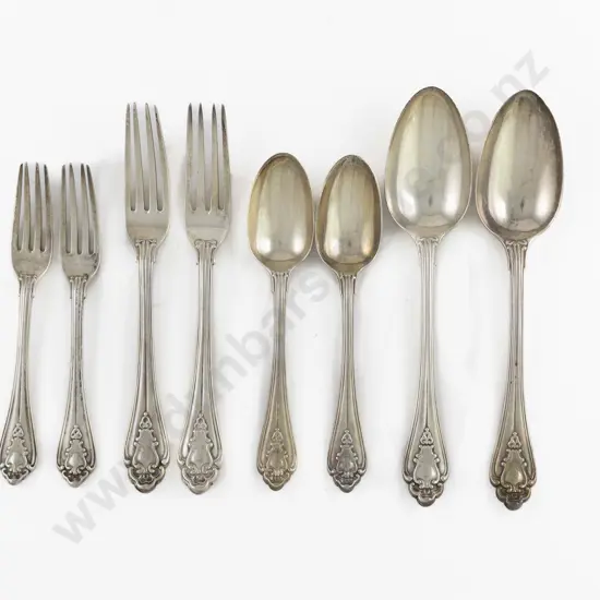 A Fine Quality Vict S/S 30pce Cutlery Set By Lias & Lias