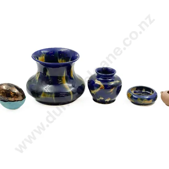 Small Quantity of Assorted NZ Pottery Including Patti Meads