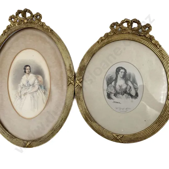 Graduated Pair of Giltwood Oval Frames