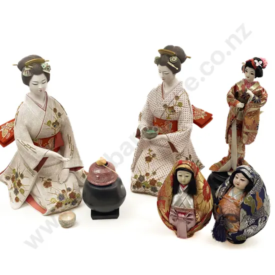 Quantity of Assorted Asian Dolls & Ornaments