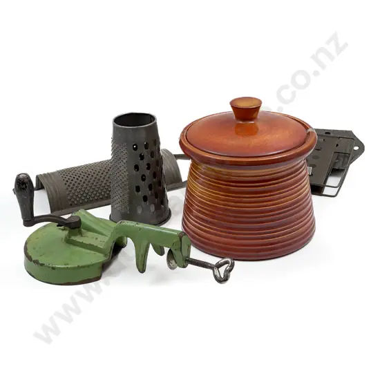 Quantity of Assorted Vintage Kitchenalia