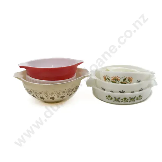 Quantity of Assorted Pyrex etc