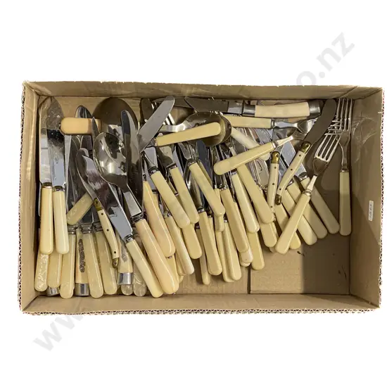 Quantity of Assorted Cutlery