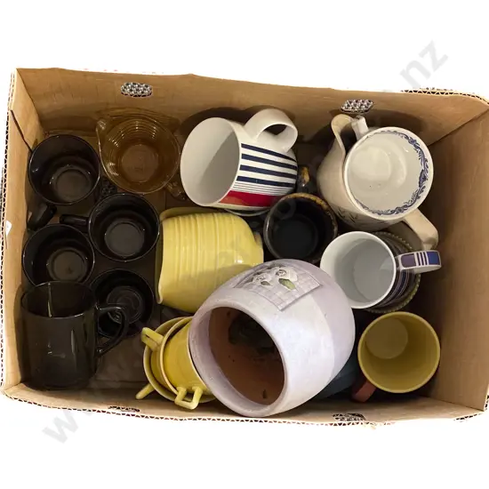 Box Quantity of Assorted Kitchen Crockery etc