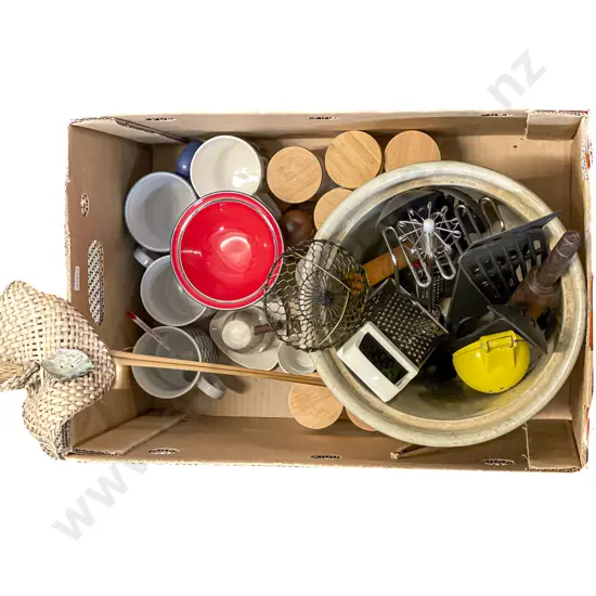 Quantity of Assorted Kitchenalia