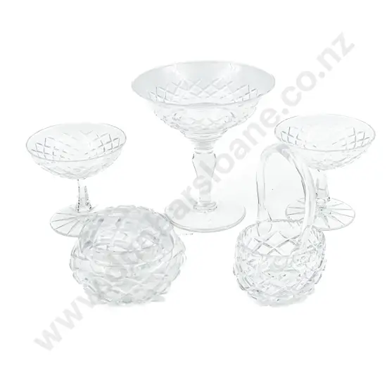 Small Quantity of Assorted Crystal incl Stuart Comport