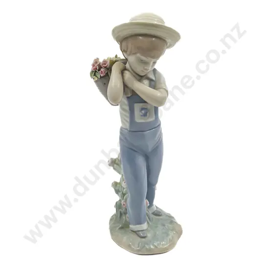 Lladro Figure "Flowers on the Lap"