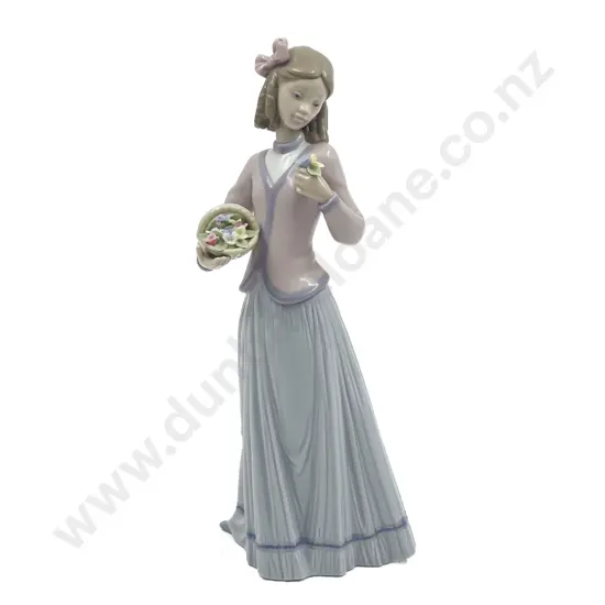 Lladro Figure "Innocence in Bloom"