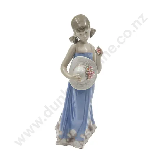 Lladro Figure "Courtney"