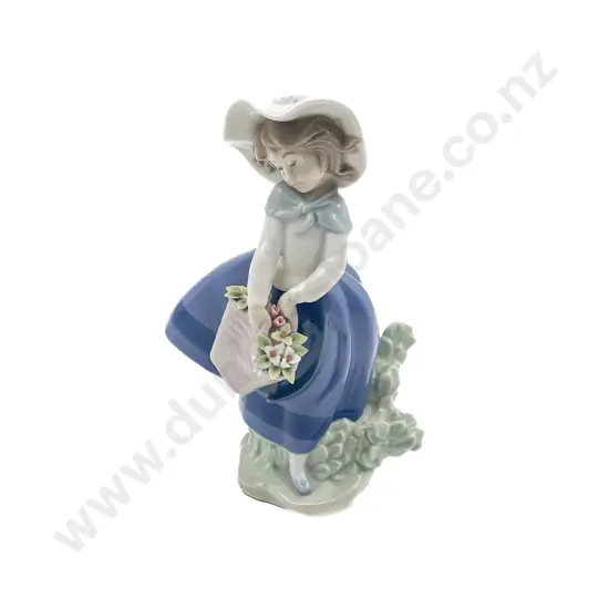 Lladro Figure "Pretty Pickings"