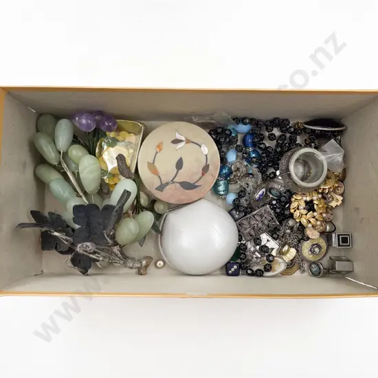 Quantity of Assorted Hardstone Ornaments & Costume Jewellery