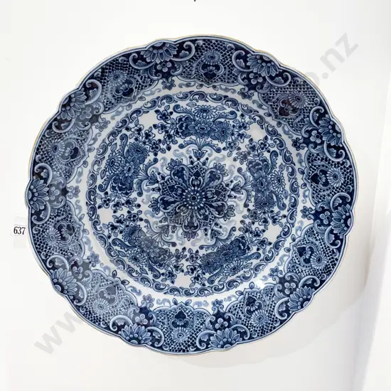 Blue and White Wall Hanging Charger