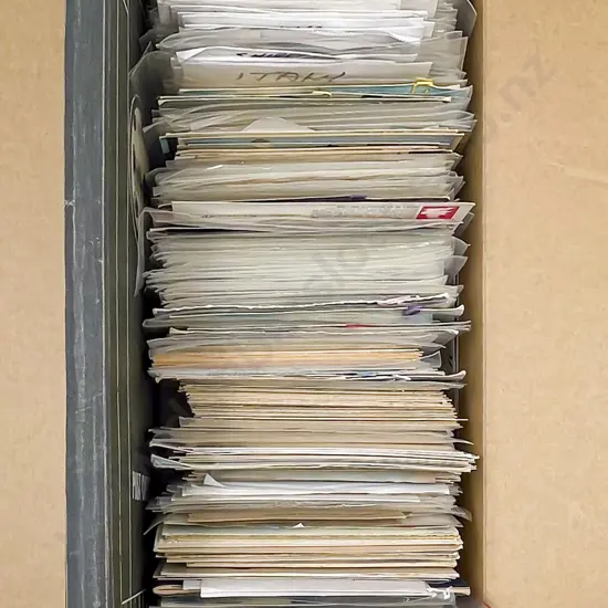 Qty Vintage and Modern Postcards mainly World with some Novelties