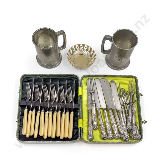 Quantity of Assorted Bone Handled & Kings Plate Cutlery together with Pewter Tankards etc