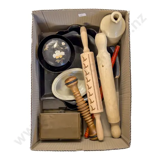 Box Quantity of Assorted Vintage incl Lacquer Ware & Kitchenalia