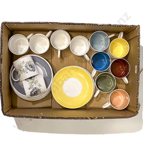 Quantity of Assorted Susie Cooper Coffee Cans & Saucers