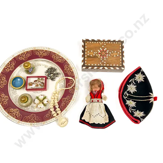 Quantity of Assorted incl Bone & Ivory Necklace