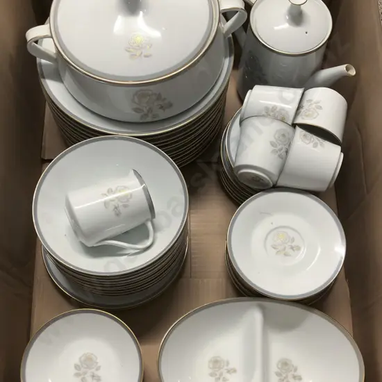 Noritake Part Dinner Set