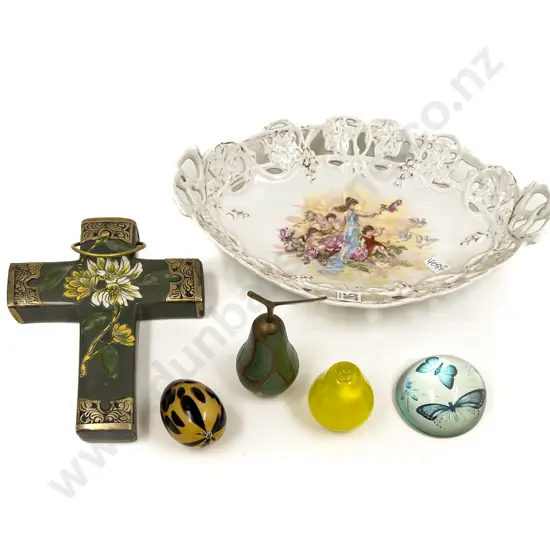 Quantity of Assorted Ornaments