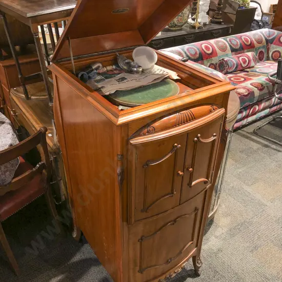 La Gloria Mahogany Cased Floor Standing Gramophone