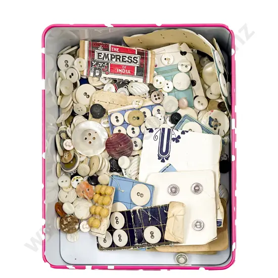 Qty Vintage Linen and Small Buttons
