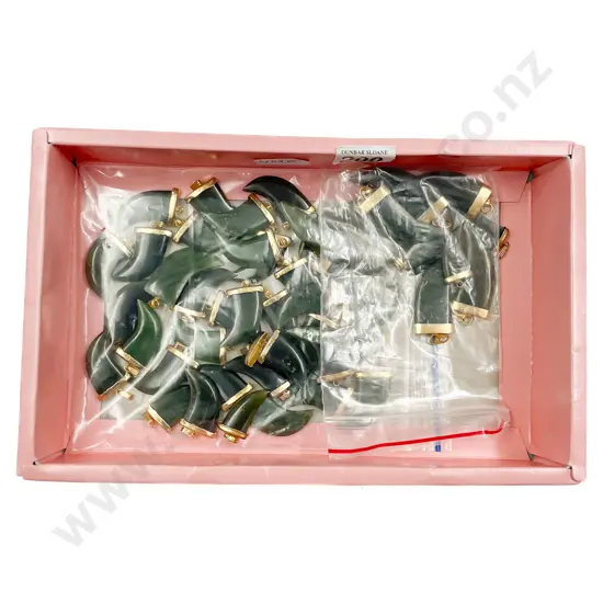 Quantity Jade Shark Tooth Type Pendants