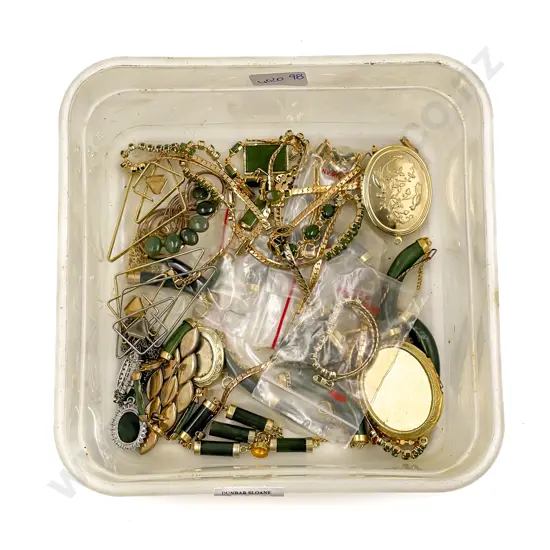 Quantity Various Jade Pendants