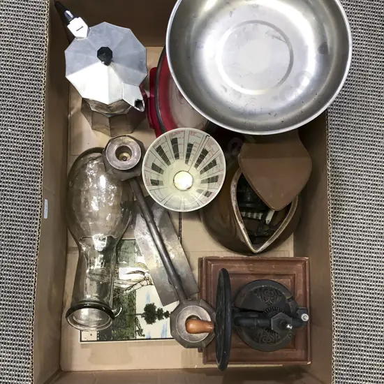 Quantity of Assorted Kitchenalia incl Scales & Moka Pot
