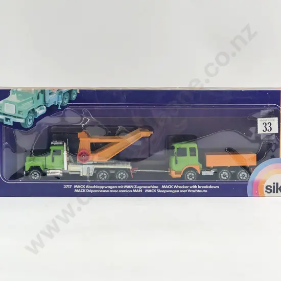 Siku Boxed 3717 MACK Wrecker with Breakdown