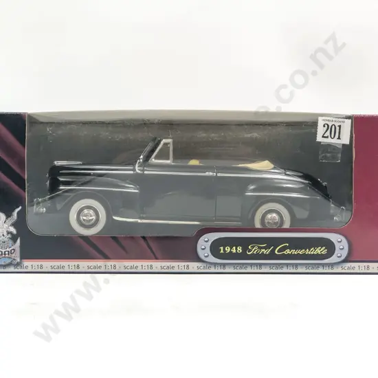 Road Signature Boxed 1:18 1948 Ford Convertible