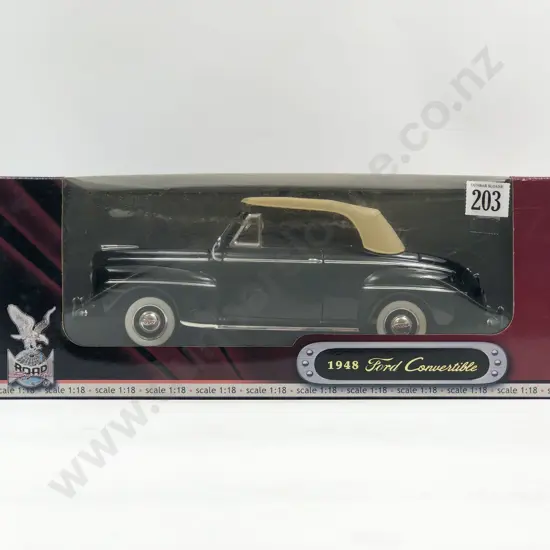 Road Signature Boxed 1:18 1948 Ford Convertible