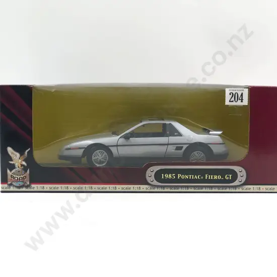 Road Signature Boxed 1:18 1985 Pontiac Fiero GT
