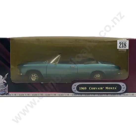 Road Signature Boxed 1:18 1969 Corvair Monza