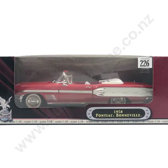 Road Signature Boxed 1:18 1958 Pontiac Bonneville