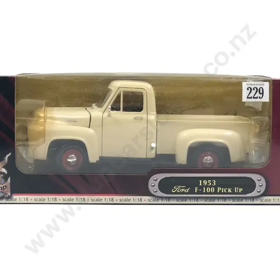 Road Signature Boxed 1:18 1953 Ford F-100 Pick Up