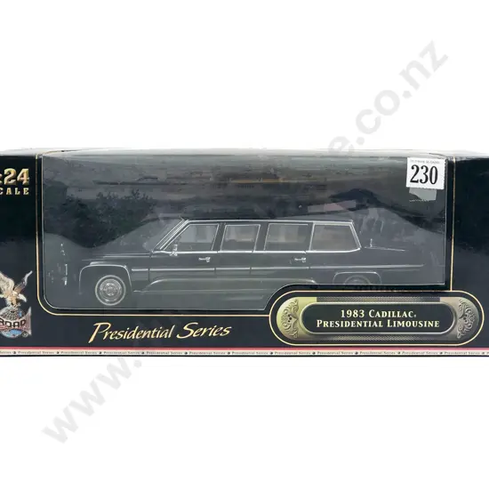 Road Signature Boxed Presidential Series 1:24 1983 Cadillac Presidential Limousine