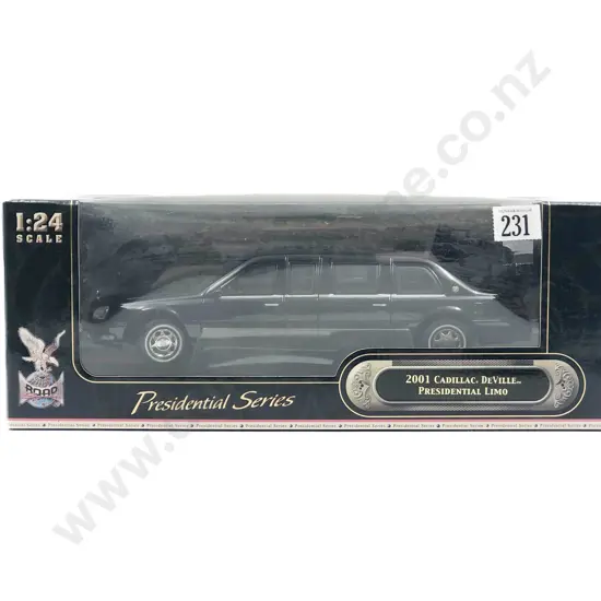 Road Signature Boxed Presidential Series 1:24 2001 Cadillac Deville Presidential Limo