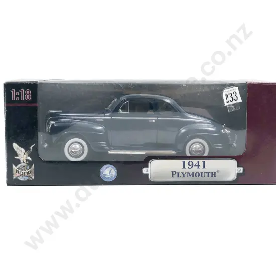 Road Signature Boxed 1:18 1941 Plymouth
