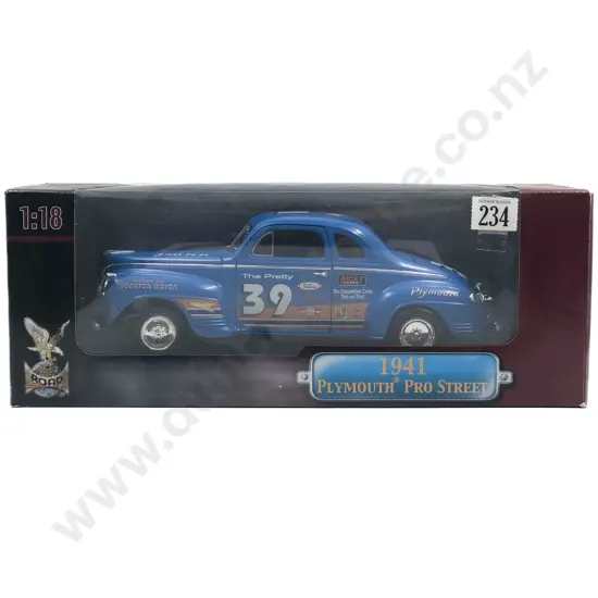 Road Signature Boxed 1:18 1941 Plymouth Pro Street