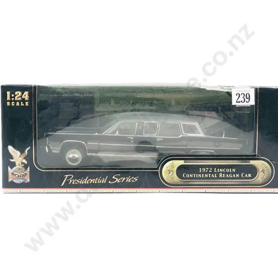 Road Signature Boxed Presidential Series 1:24 1972 Lincoln Continental Reagan Car