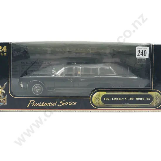 Road Signature Boxed Presidential Series 1:24 1961 Lincoln X-100 "Quick Fix"