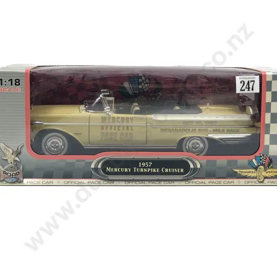 Road Signature Boxed 1:18 1957 Mercury Turnpike Cruiser