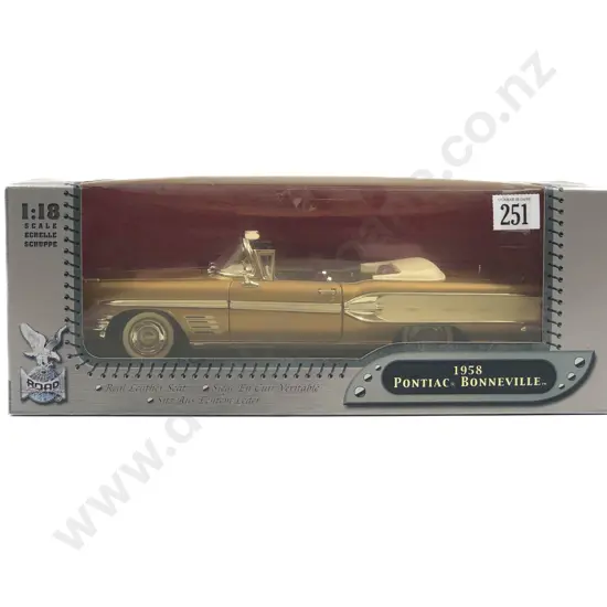 Road Signature Boxed 1:18 1958 Pontiac Bonneville