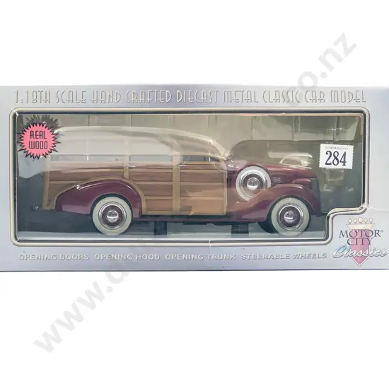 Motor City Boxed 1:18 1939 Chevy Master Deluxe Woody Wagon Trailer