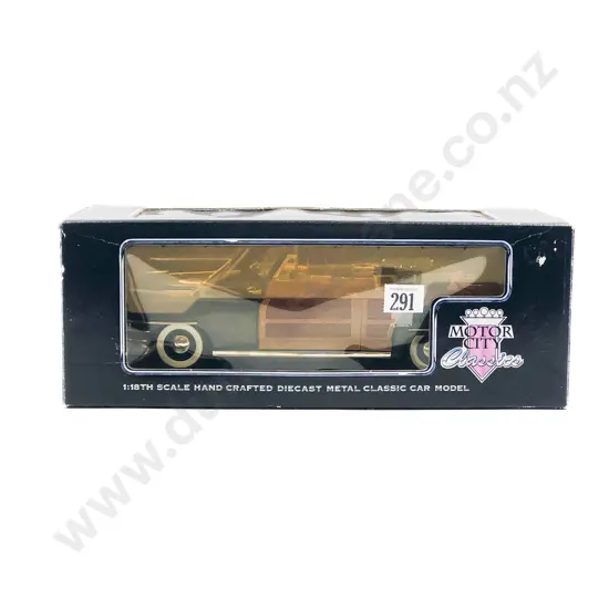 Motor City Boxed 1:18 1948 Chrysler Town & Country
