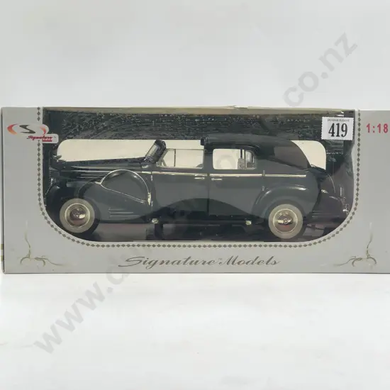 Signature Models Boxed 1:18 1938 Cadillac