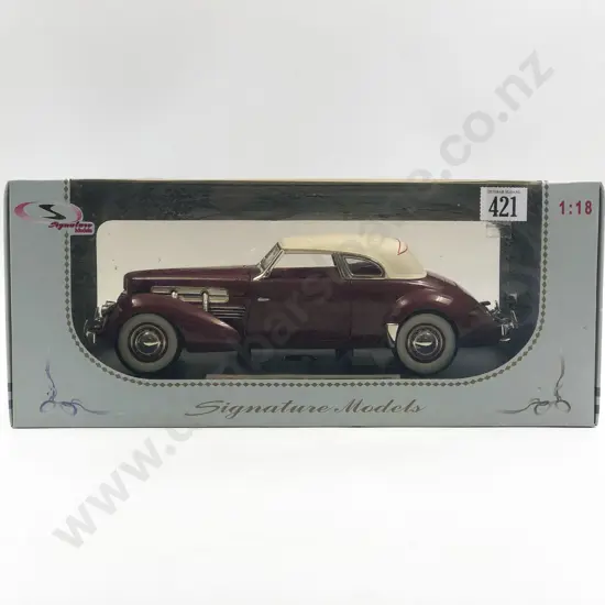 Signature Models Boxed 1:18 1937 Cord 812 Supercharged