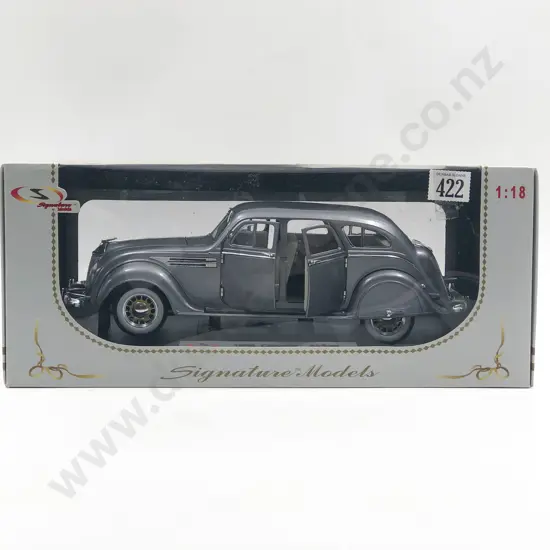 Signature Models Boxed 1:18 1936 Chrysler Airflow
